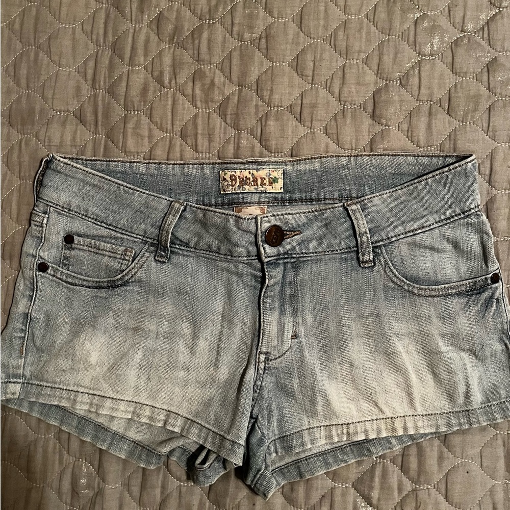 DECREE~ Denim Shorts~Low Rise ~Light Wash Short Shorts~7